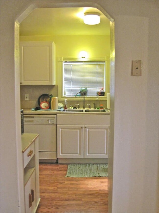 Photo - This perfect 2-bedroom, 1-bathroom Apartment with Great Location!