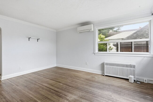 Photo - 676 Beresford Ave