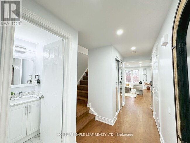 Photo - 498 Bankside Dr