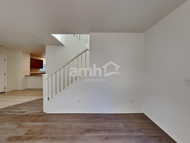 Photo - 3260 E Franklin Ave