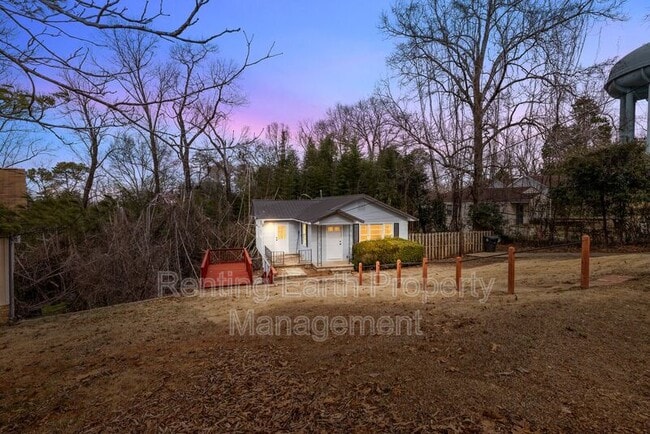 Building Photo - 942 Hillcrest Ave