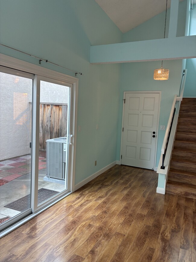 Photo - 706 Ridgeview Terrace