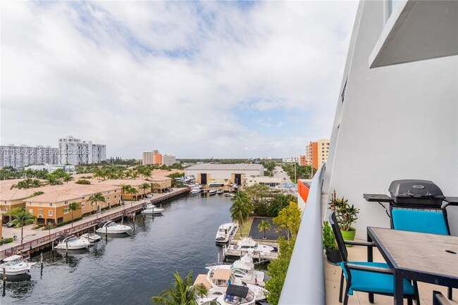 Building Photo - 2950 NE 188th St Unit 504