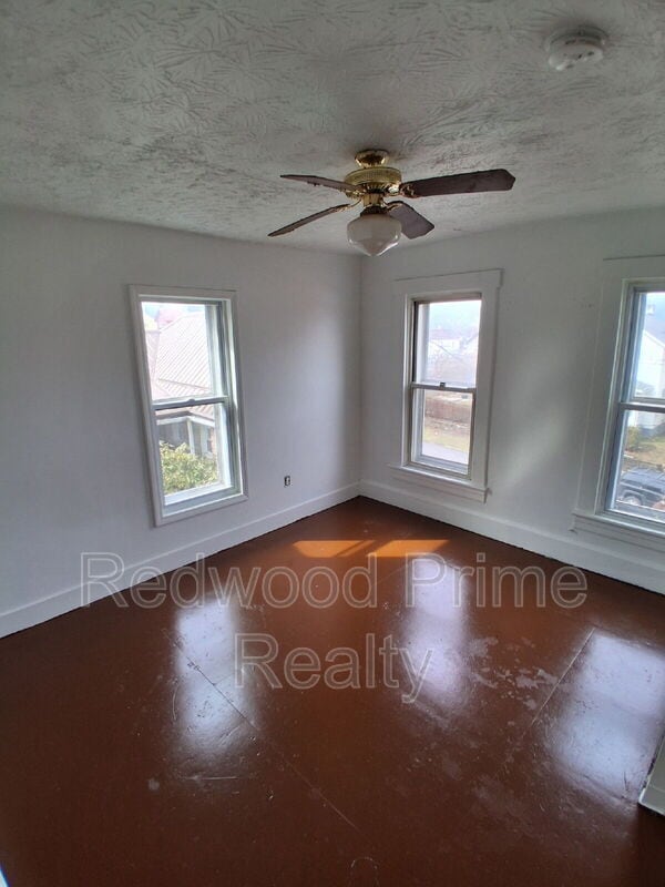 Photo - 534-536 Russell Ave