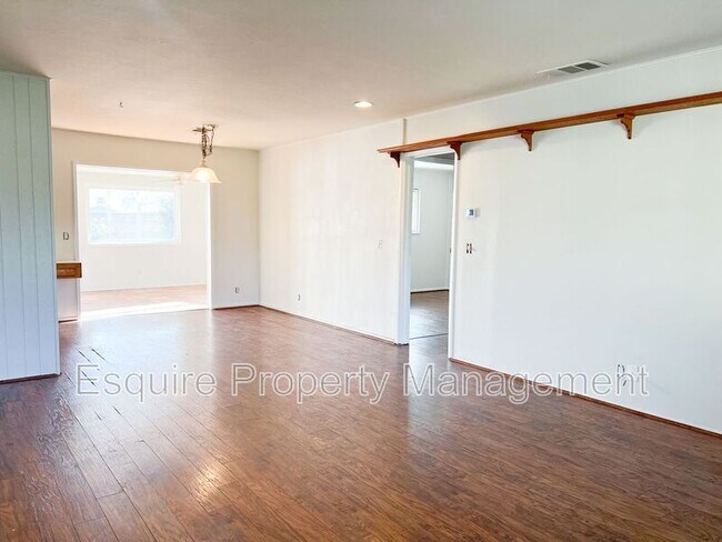 1016 Sespe Ave