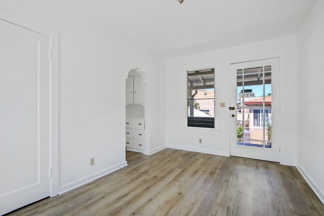 Building Photo - 3034 Fairmount St Unit #2