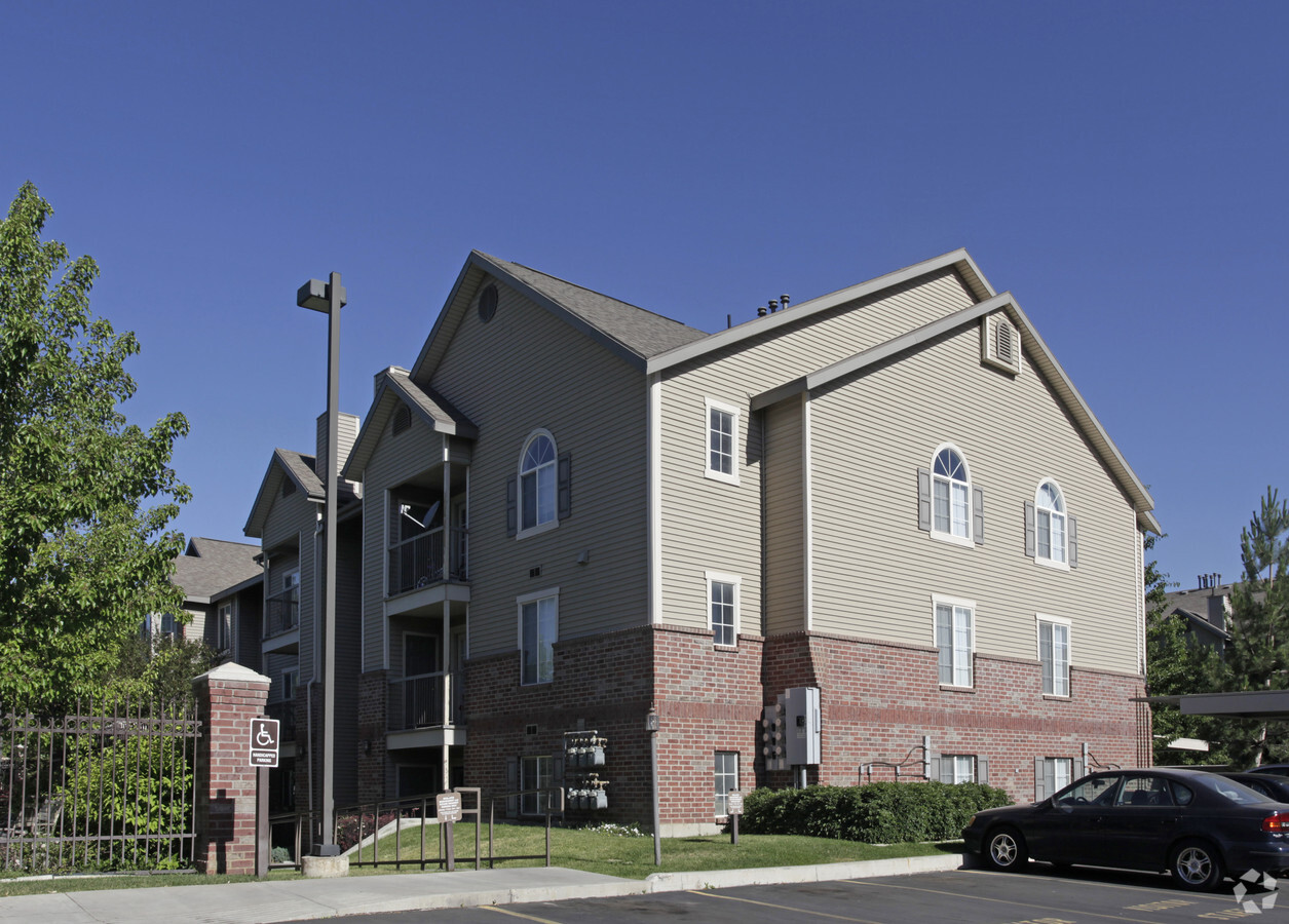 Jefferson School Apartments - Jefferson School Apartments