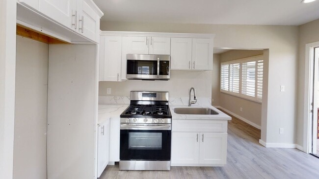 Building Photo - Remodeled 3 BR 1 BA!