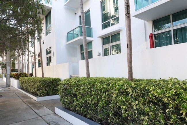 Photo - 333 NE 24th St