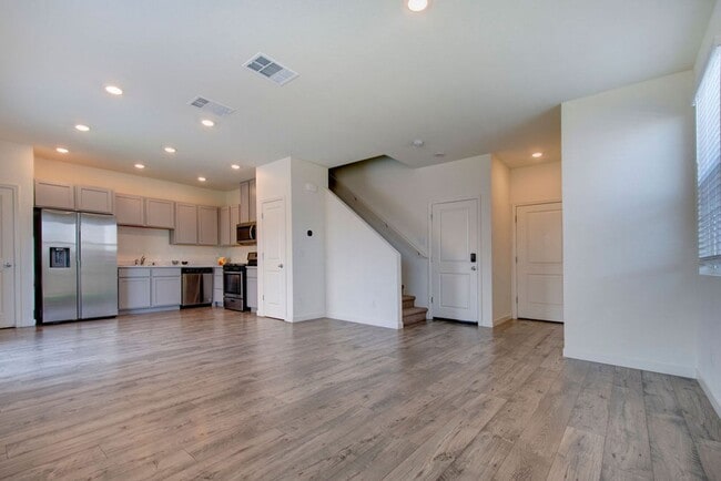 Photo - Terrific 4 bedroom available for rent - Al...