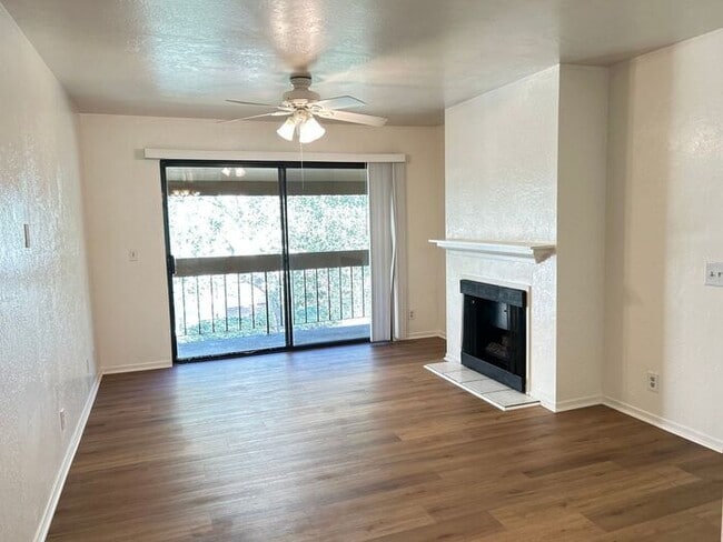 Building Photo - Charming Condo Near Monterey Coast