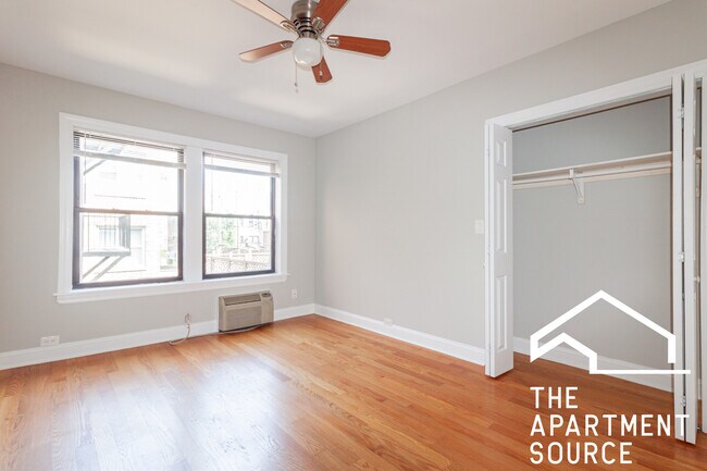 Building Photo - 837 W Wolfram St Unit 308 Rental