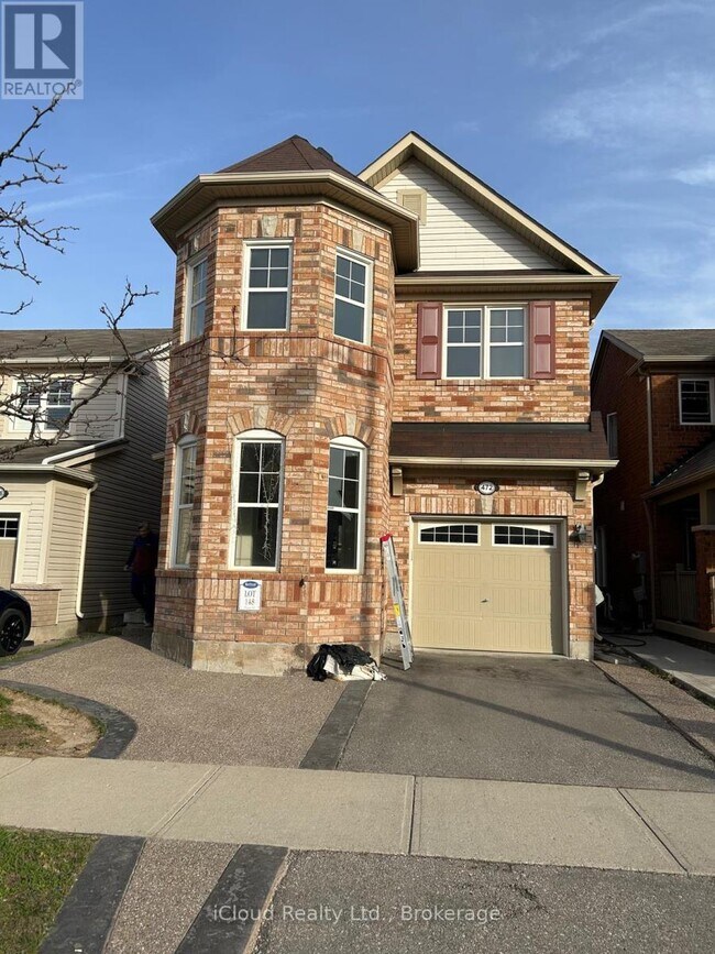 Photo - 472 Carbert Cres