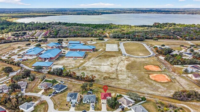 Photo - 1906 Lakeview Ln