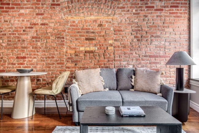 Building Photo - 325 E 5th St