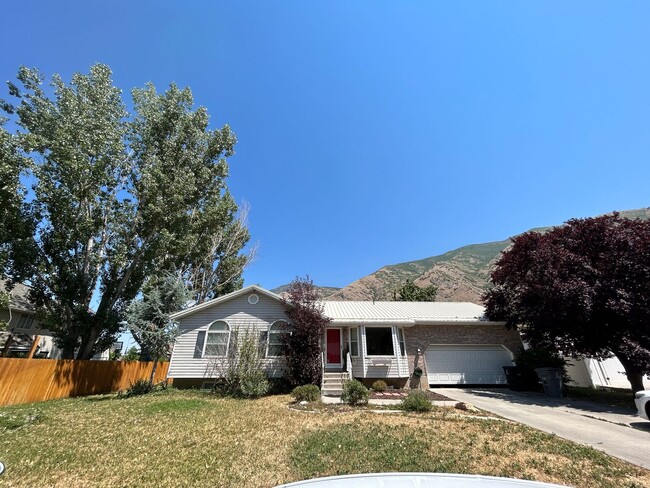 Building Photo - 1513 E 300 S St