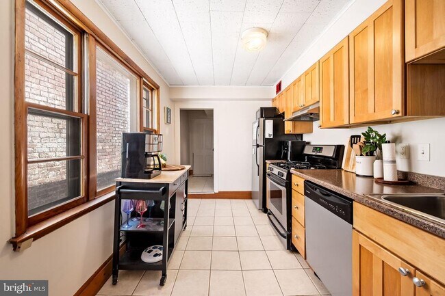 Photo - 639 S Montford Ave