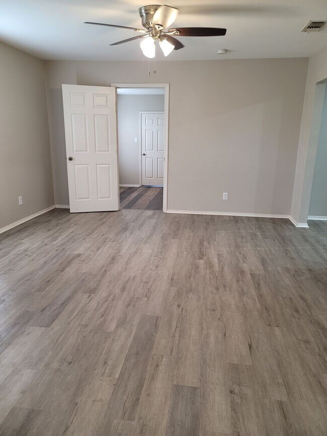 Photo - 4/2/2 TOTALLY renovated home