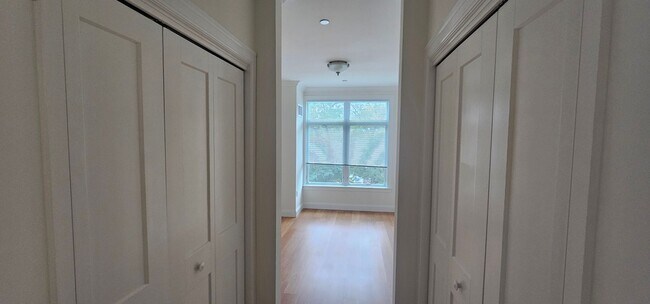 Photo - Luxury 1-Bed/1-Bath with Laundry in Unit
