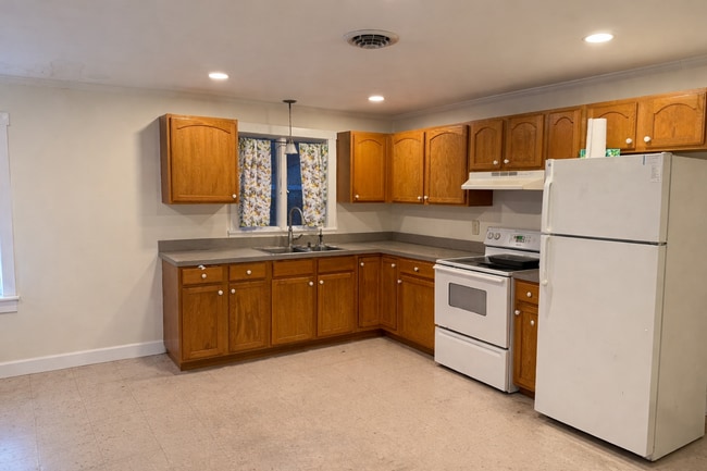 Building Photo - 316 S Broad St Unit Apt 3 (Rear)