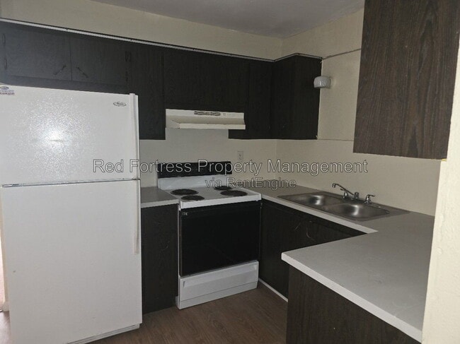 Photo - 718 Karlov St