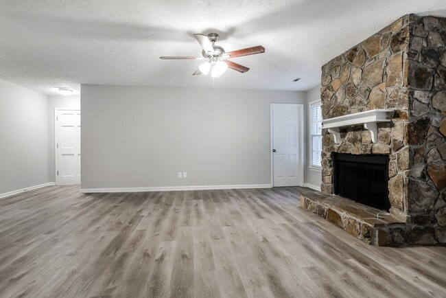 Photo - 333 Agnes Ct