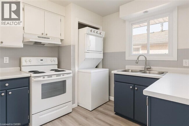 Photo - 14 Grenadier Rd