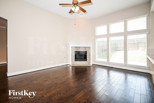 2921 Regents Park Ln