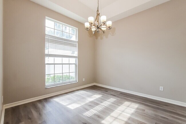 Photo - 4055 Caledonia Ave