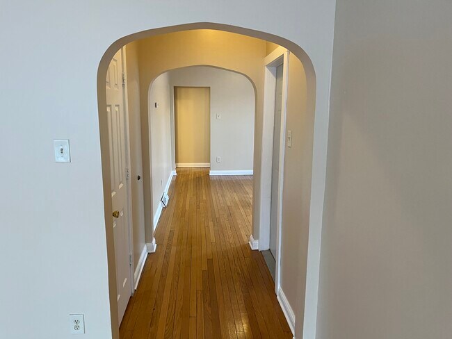 Front door and Hallway - 8400 S Oglesby Ave Unit Apartment 1