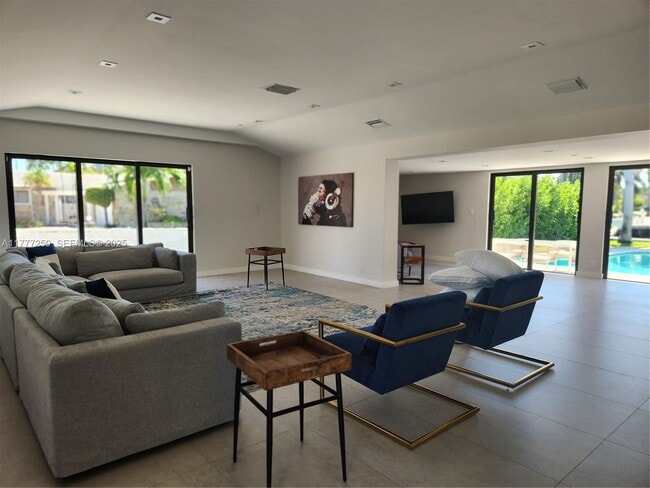 Photo - 536 Hibiscus Dr