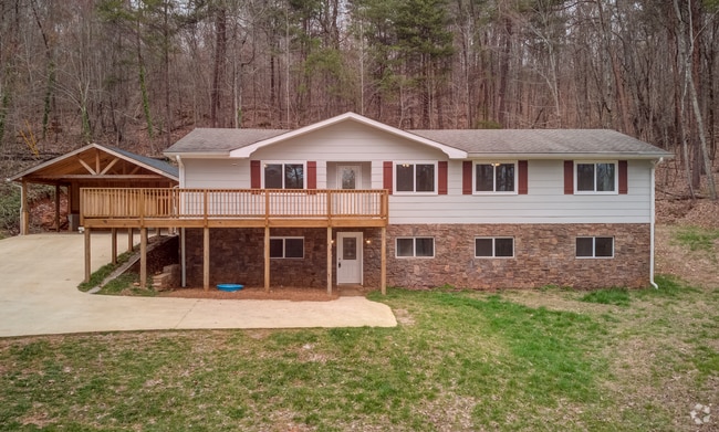 Building Photo - 5 bed 3 bath - Gorgeous Large Family Home ...