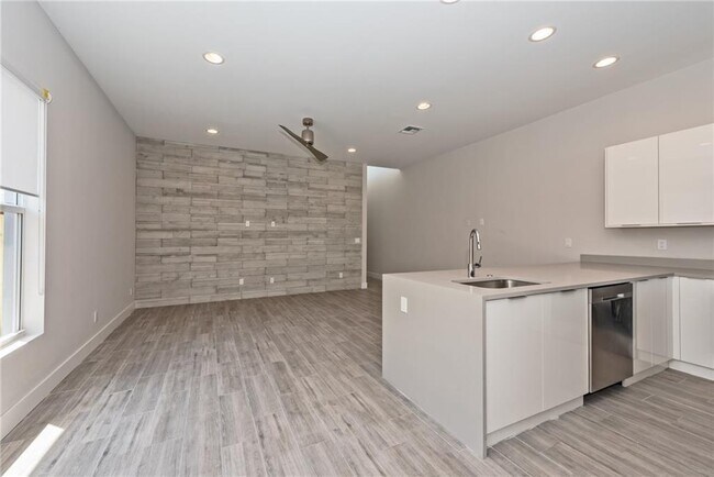 Photo - 1105 NE 2nd Ave Unit 1