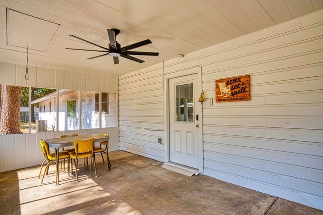 Photo - 201 White Dr