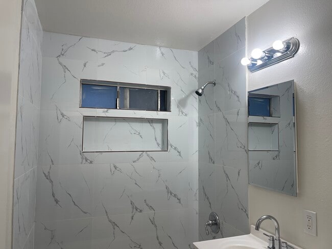 Photo - 753 Bartlett Ave