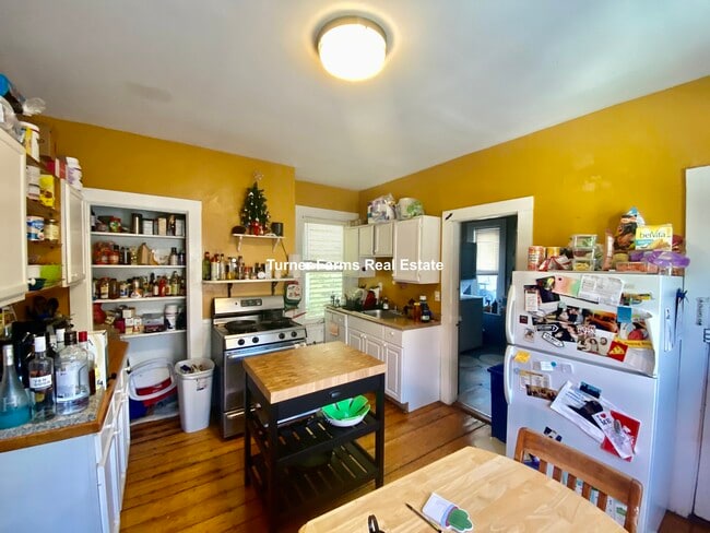 Building Photo - 44 Delle Ave Unit 2