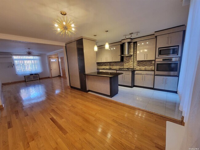 Photo - 102-14 65th Rd