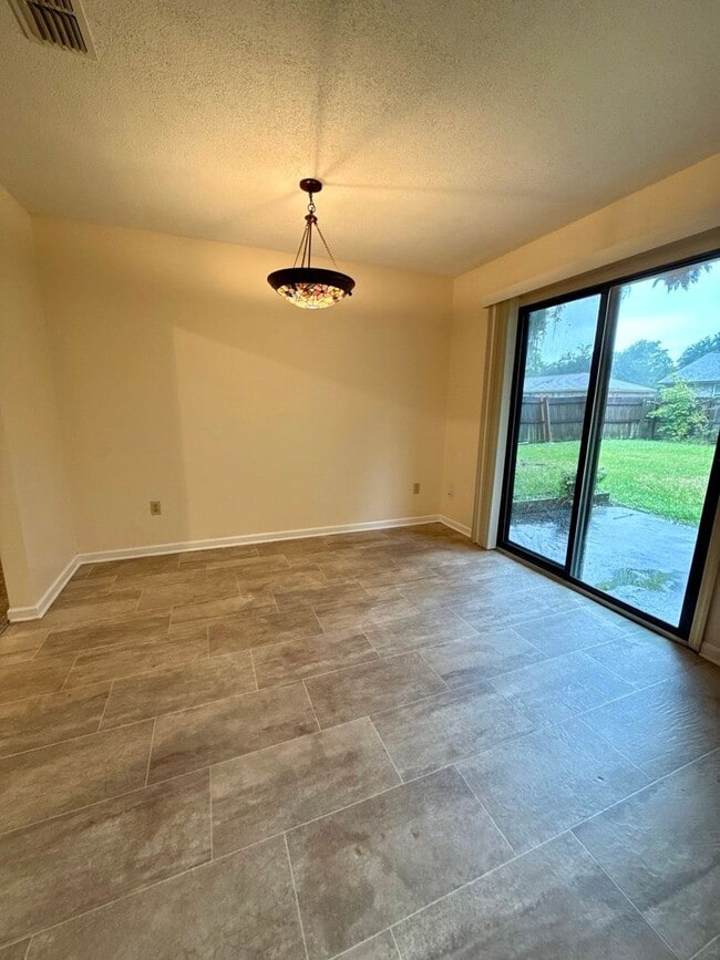 Photo - Great Three Bedroom Two Bath Home in Great...