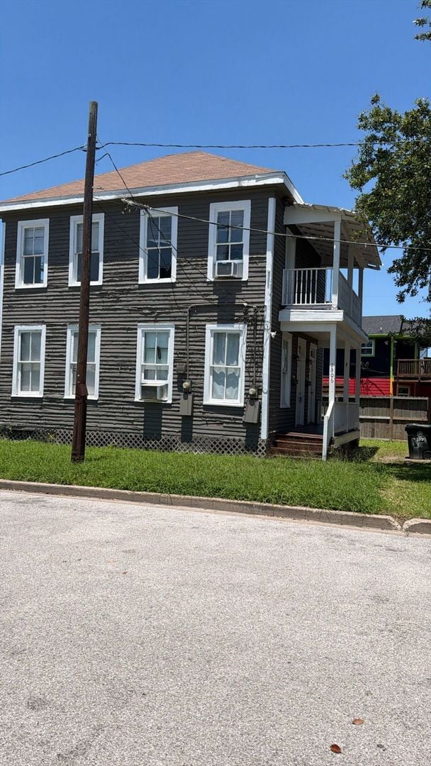 Building Photo - Comfortable 2 bedroom house in Galveston Unit # 1 Upstairs