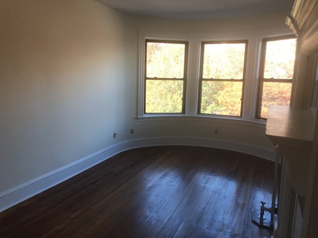 Building Photo - 1574 Beacon St Unit 1