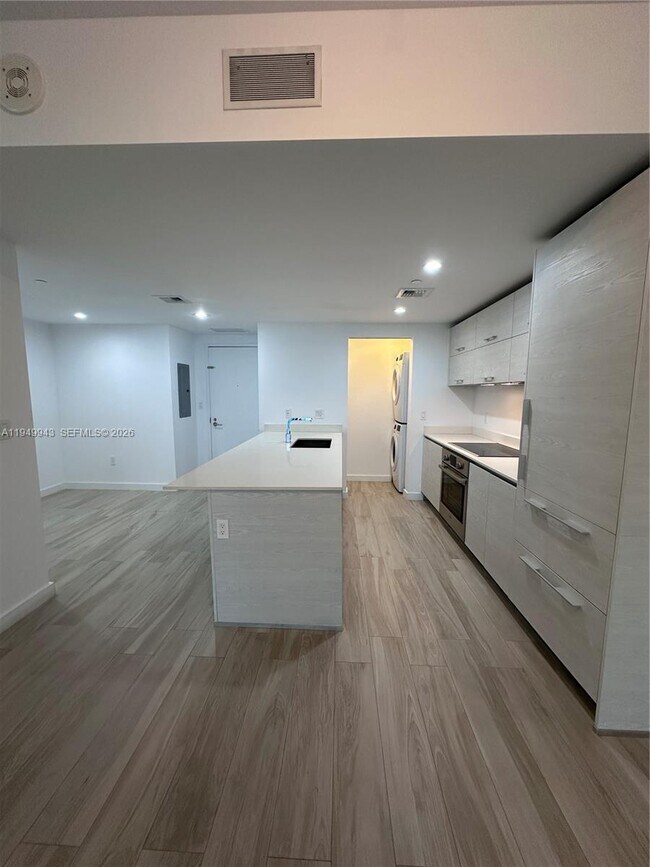 Building Photo - 1300 S Miami Ave Unit 4004