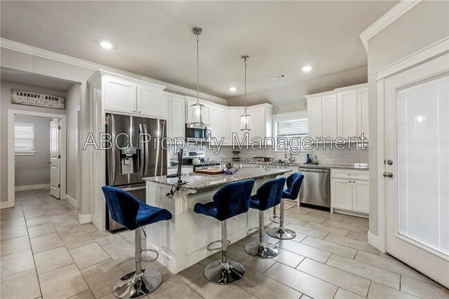 Photo - 1038 Jameson St