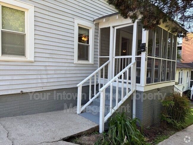 Building Photo - 225 Lowry St NE Unit B Rental