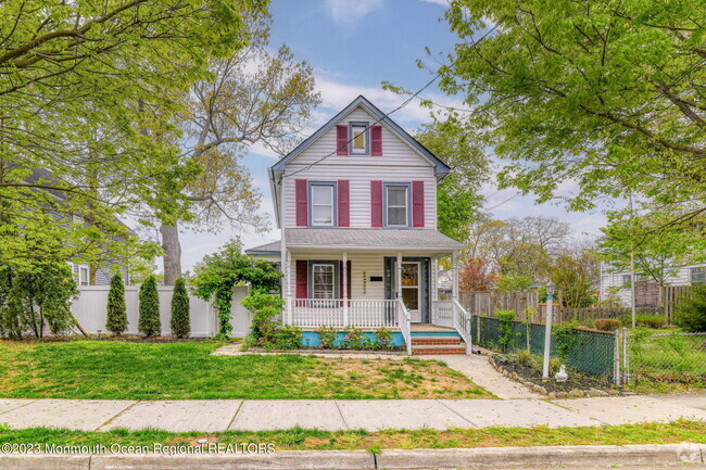 Building Photo - 819 Dunlewy St Rental