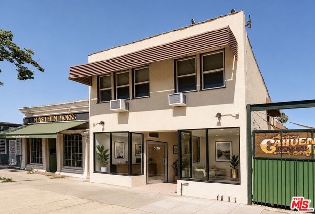 Building Photo - 5516 1/2 Cahuenga Blvd