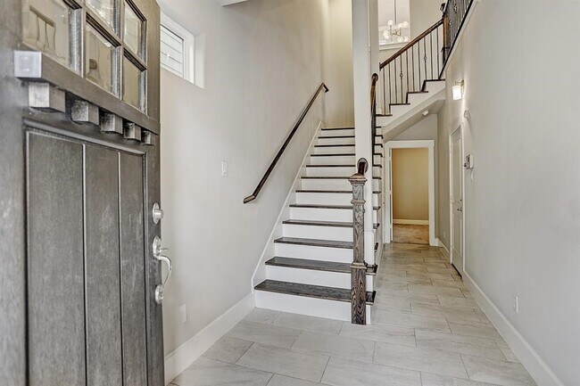 Photo - 1057 W 25th St Unit A