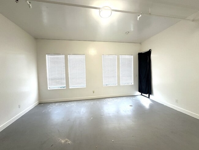 Photo - Chapman Unit A