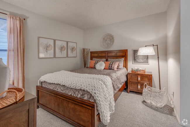2BR, 2BA - 900SF - Bedroom