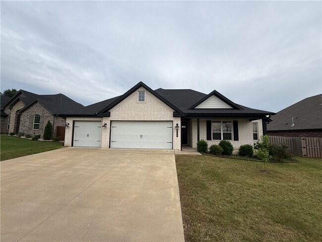Photo - 805 Carlock Dr
