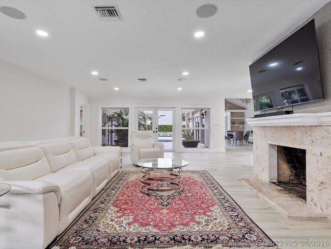 Photo - 411 Poinciana Dr